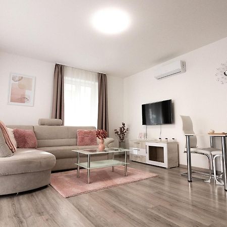 Sunsuite Szegedin Exterior foto