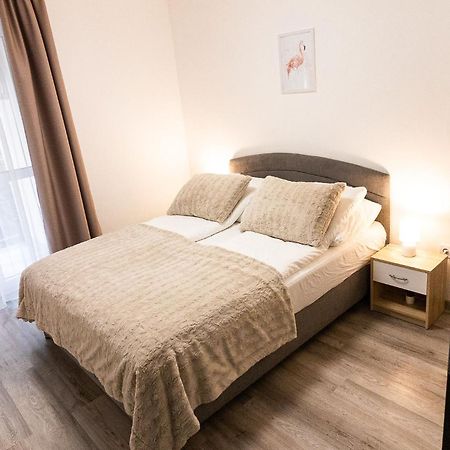 Sunsuite Szegedin Exterior foto