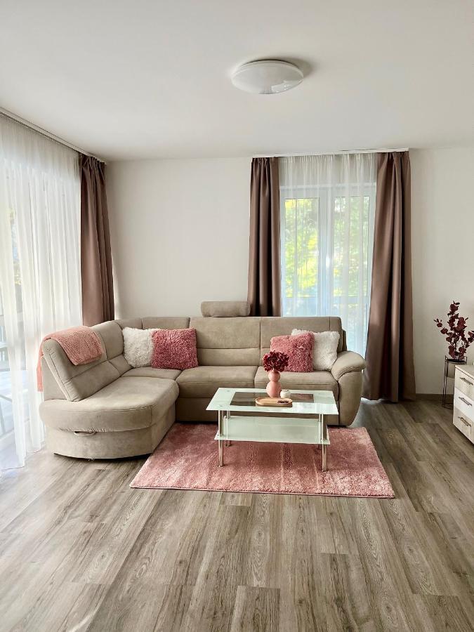 Sunsuite Szegedin Exterior foto