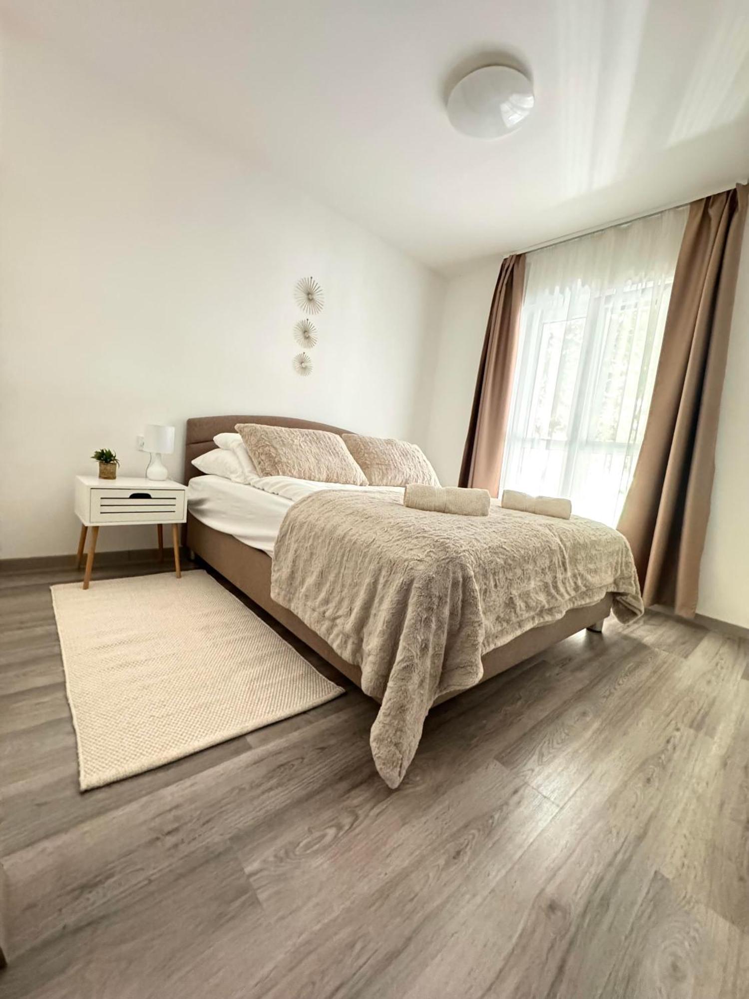 Sunsuite Szegedin Exterior foto